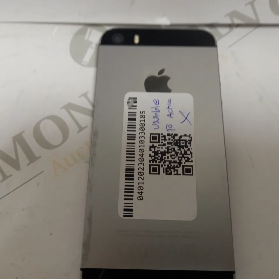 APPLE IPHONE SE (1ST GENERATION) - SILVER 
