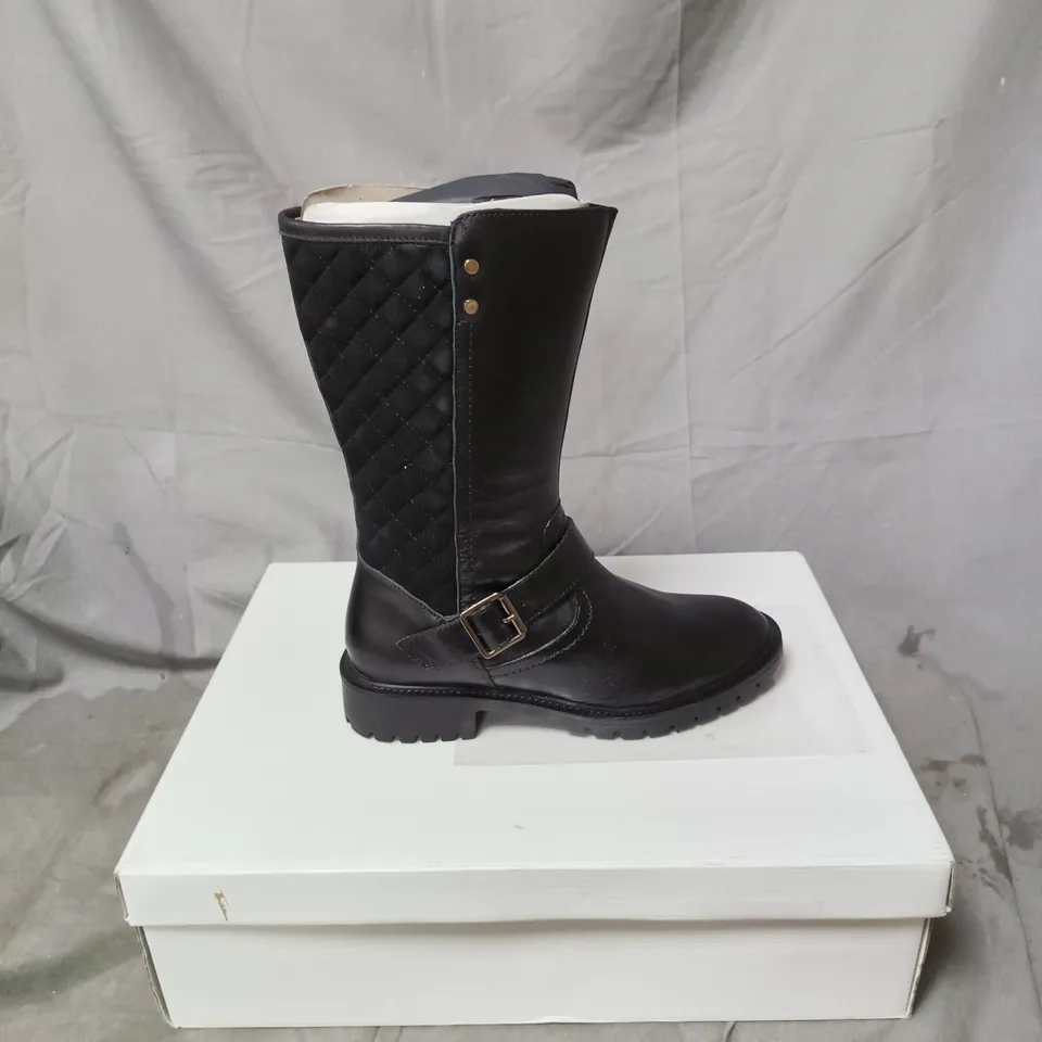 WOMEN'S BLACK KNEE-HIGH BOOT WITH BUCKLE DETAIL UK SIZE 5