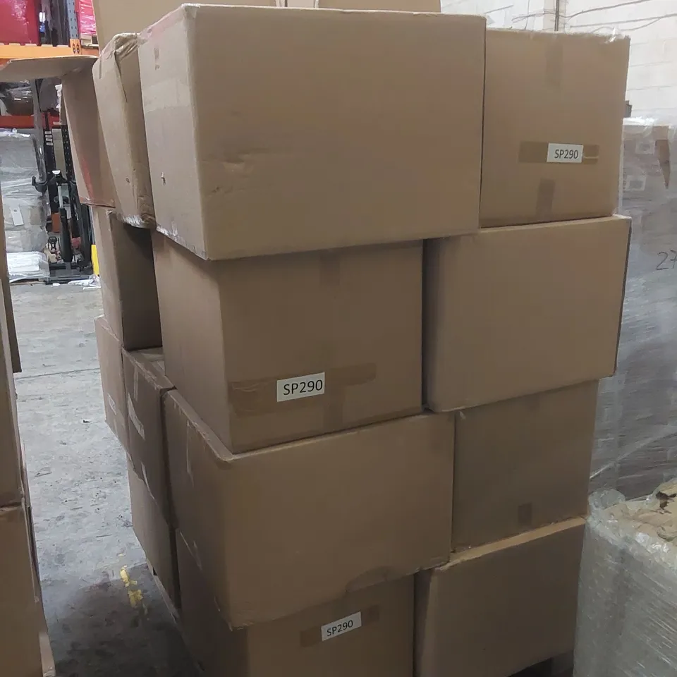 PALLET CONTAINING A VERY LARGE QUANTITY OF MEDICAL MASKS