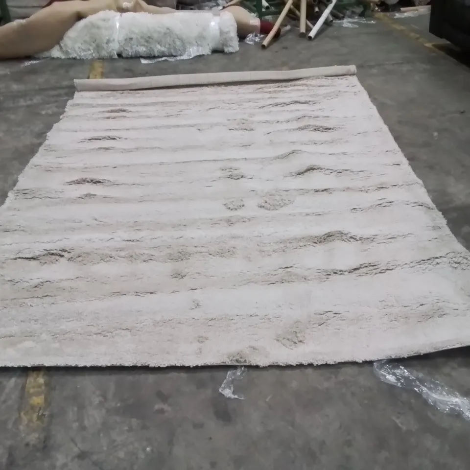 QUALITY DESIGNER AREA RUG - APPROXIMATELY 278X199