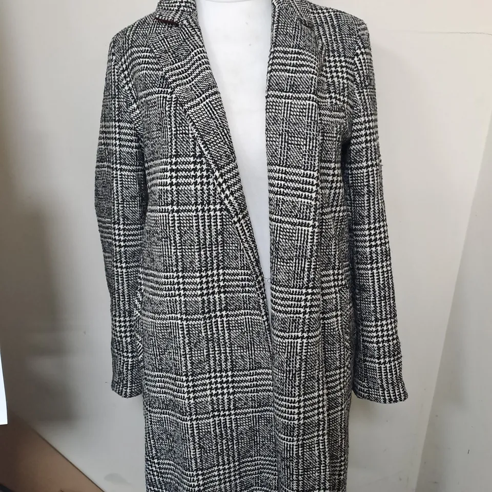TOPSHOP BLACK AND WHITE CARDIGAN - UK SIZE 12