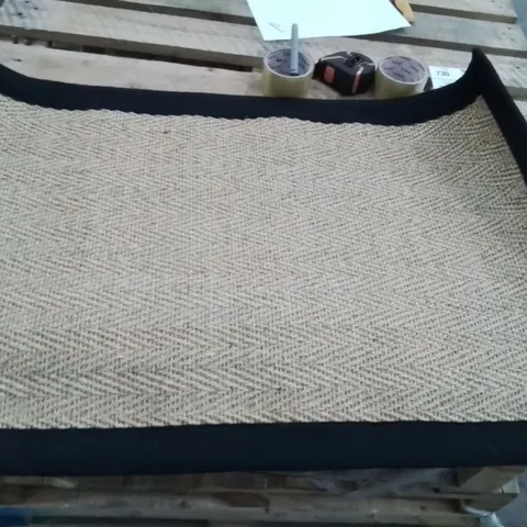 QUALITY DESIGNER AREA RUG - APPROXIMATELY 90X60CM