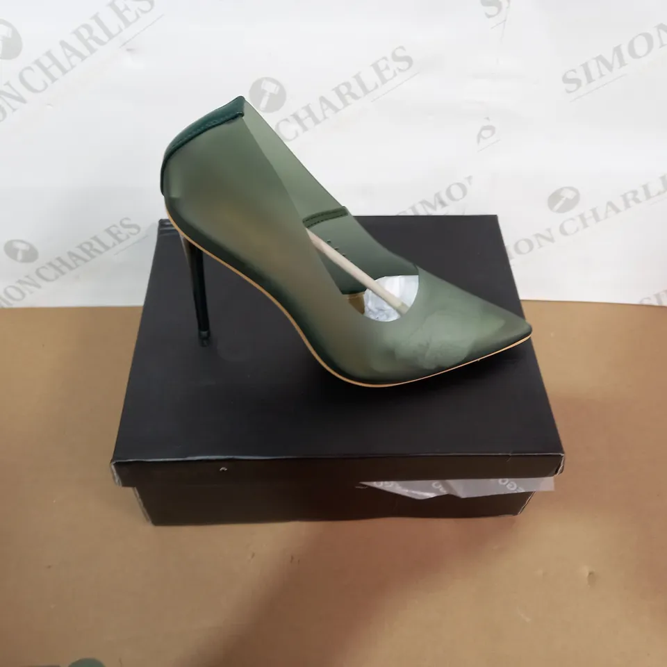 BOXED PAIR OF EGO GREEN HIGH HEELS SIZE 5