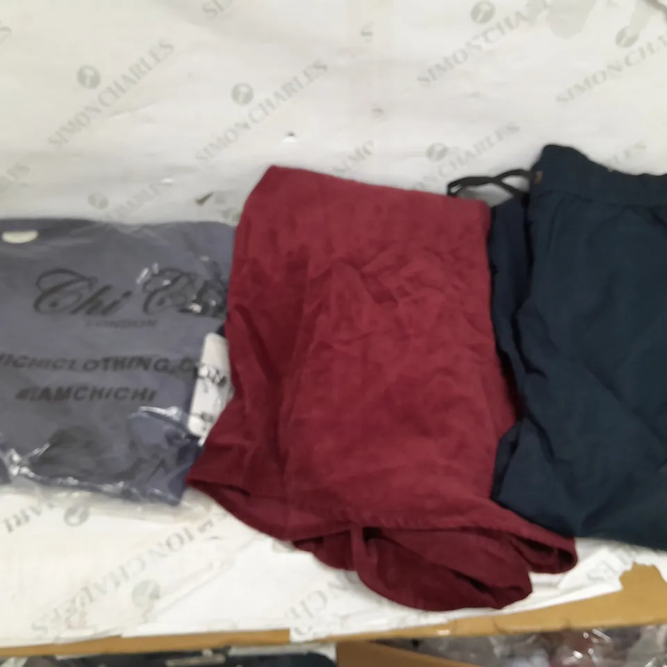 BOX OF APPROXIMATELY 18 ASSORTED ITEMS TO INCLUDE - DRESSES , JUMPERS , AND  T-SHIRTS ETC