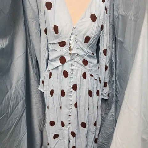 NOBODY'S CHILD PETITE LUNA MIDAXI DRESS β BLUE WITH BROWN POLKA DOTS, UK 10