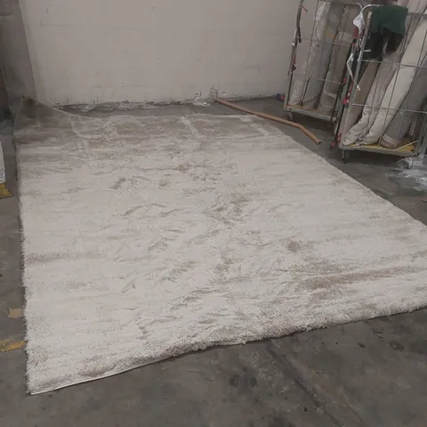QUALITY DESIGNER AREA RUG - APPROXIMATELY 390 x 300cm