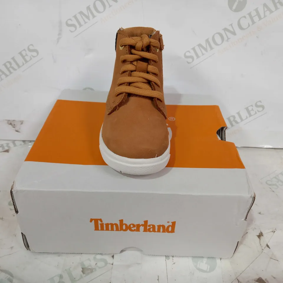 BOXED PAIR OF TIMBERLAND SENECA BAY CHILDREN'S SHOES IN TAN UK SIZE 5