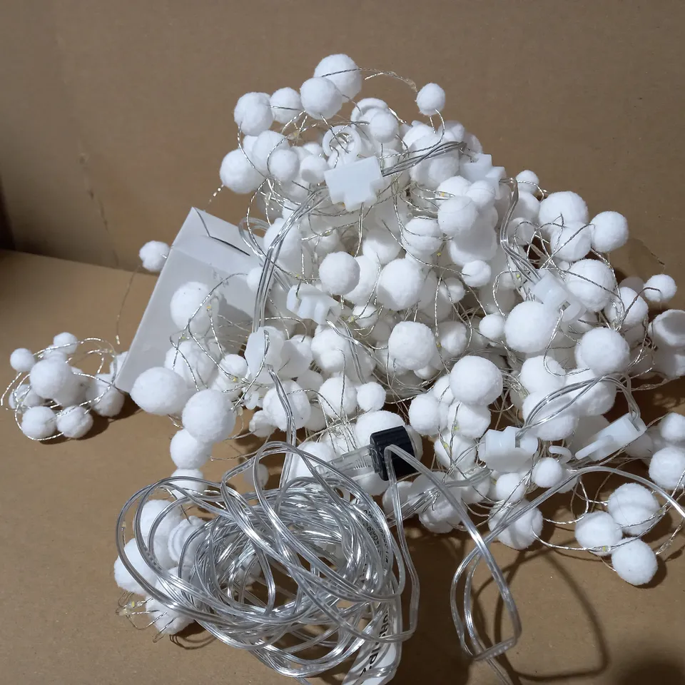 SNOWBALL CURTAIN LIGHT 