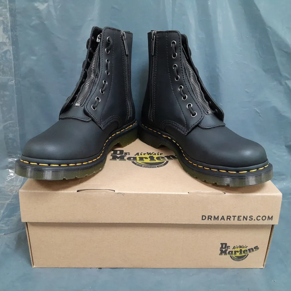 BOXED PAIR OF DR MARTENS 1460 PASCAL FRONT ZIP ANKLE BOOTS IN BLACK SIZE UK 7