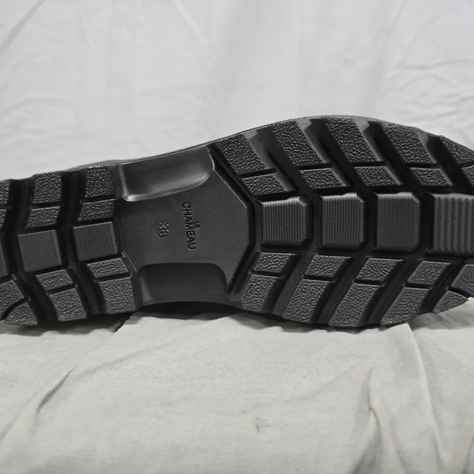 BOXED PAIR OF LE CHAMEAU WELLINGTON BOOTS IN DARK OLIVE SIZE UK 5