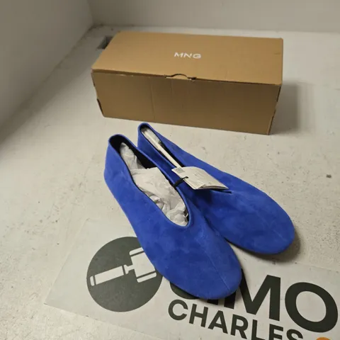 MANGO (MNG) WOMEN'S BLUE SUEDE BALLET FLATS – UK 6 (EU 39)