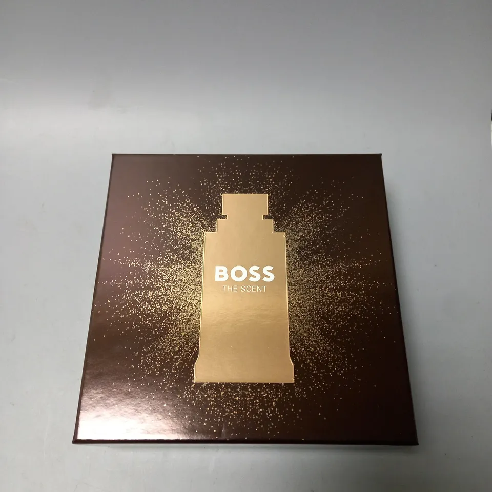 BOSS THE SCENT EAU DE TOILETTE 50ML GIFT SET