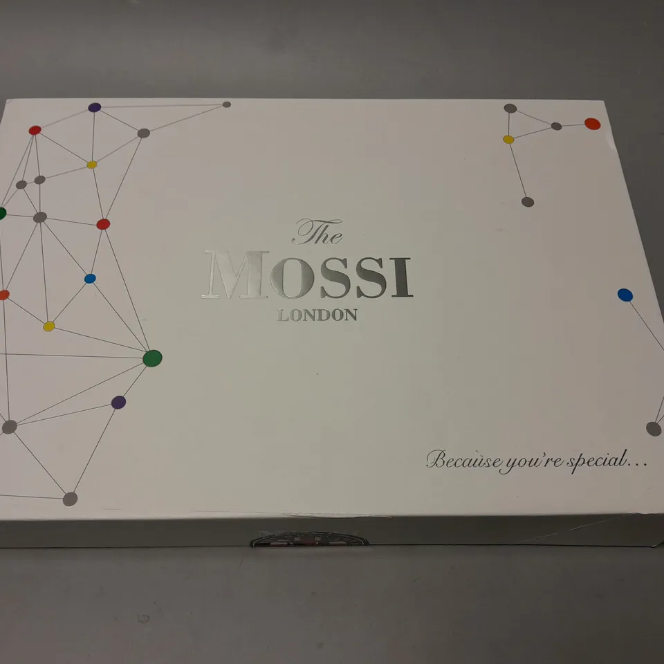 BOXED THE MOSSI LONDON 11-OIECE HAIR CARE SET