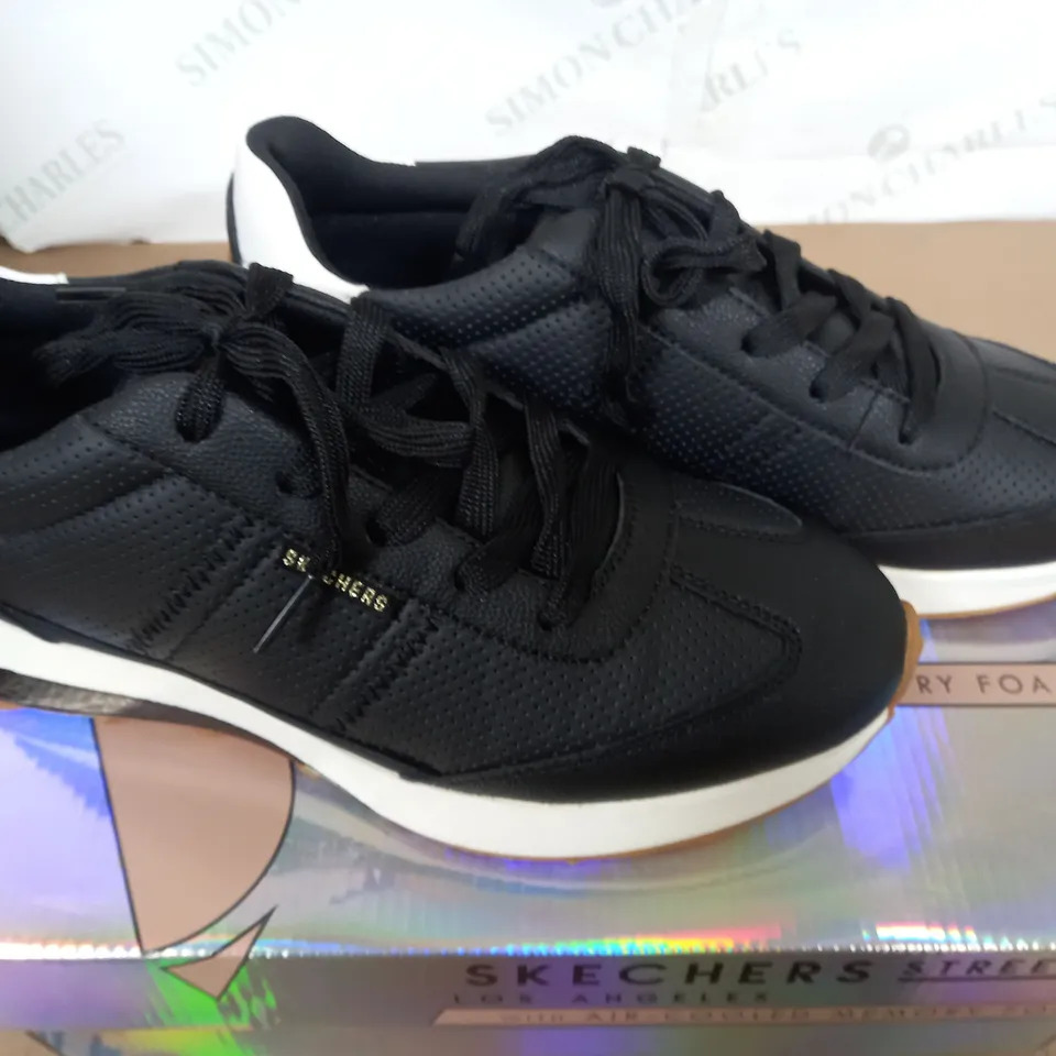 SKECHERS STREET LOS ANGELES IN BLACK SIZE 7 