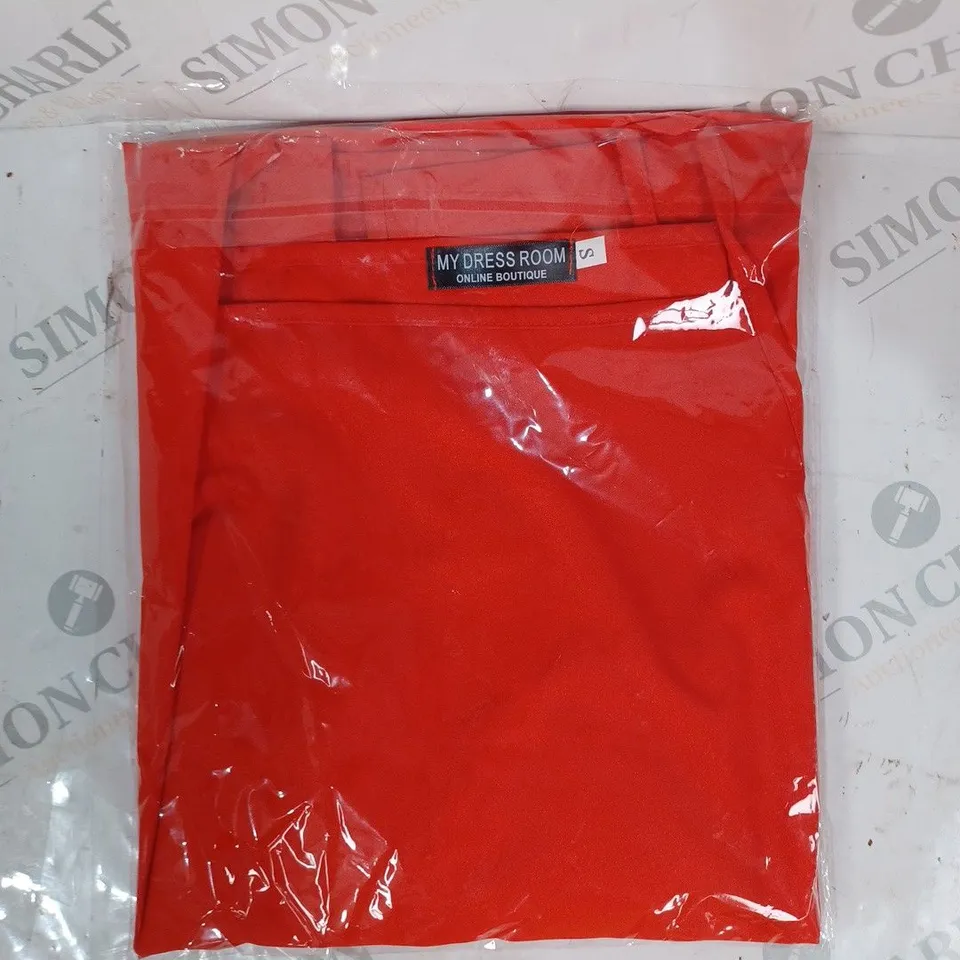 APPROXIMATELY 8 BRAND NEW MY DRESS ROOM TOPS IN RED SIZE S