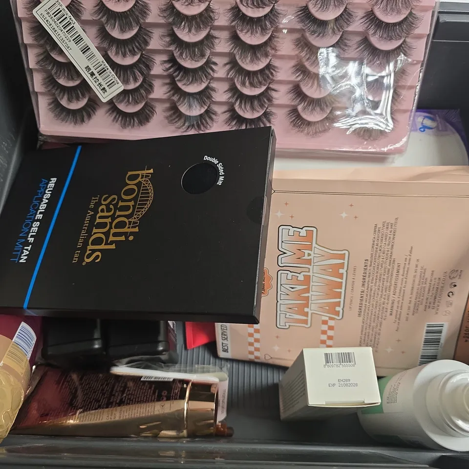 APPROXIMATELY 12 ASSORTED HEALTH & BEAUTY PRODUCTS TO INCLUDE LEVEL3 FINEST POWDER, BEAUTY OF JOSEON RELIEF SUN, OGXBOND PROTEIN REPAIR, ETC - COLLECTION ONLY