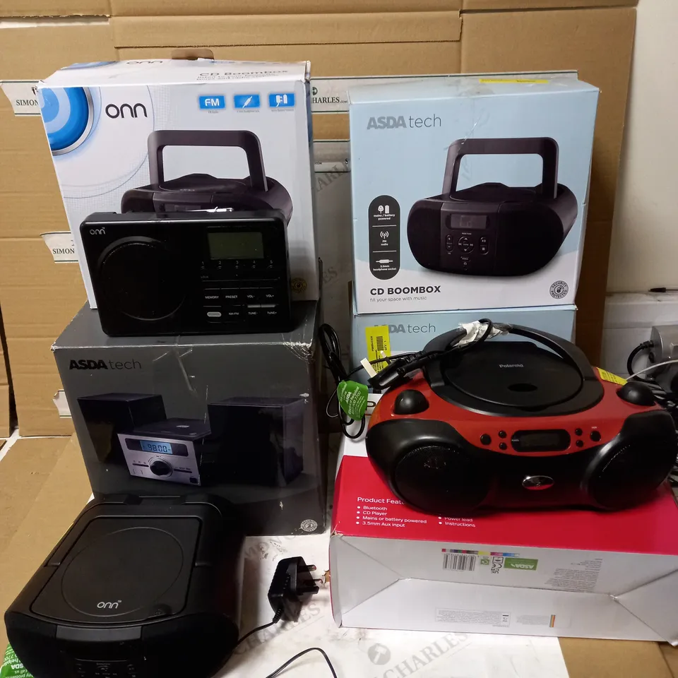 LOT OF 8 ASSORTED AUDIO PLAYERS TO INCLUDE POLAROID, ONN AND ASDATECH