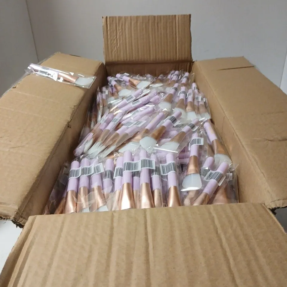 BOX OF APPROXIMATELY 1000 X SILICONE FACE BRUSH LILAC