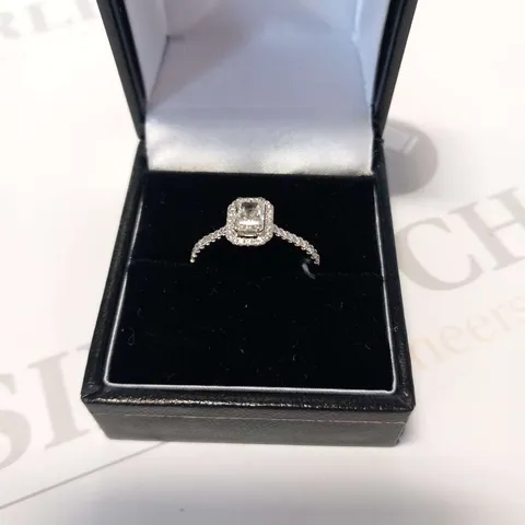 18CT WHITE GOLD RING SET WITH A CERTIFIED RADIANT CUT DIAMOND(COLOUR F, CLARITY SI1) TO DIAMOND HALO AND SHOULDERS, WEIGHT +0.74CT