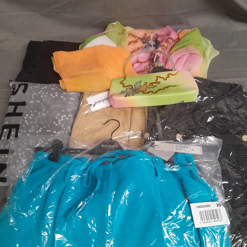 BOX OF APPROXIMATELY 15 ASSORTED CLOTHING ITEMS TO INCLUDE - TROUSERS, DRESS, JEANS ETC