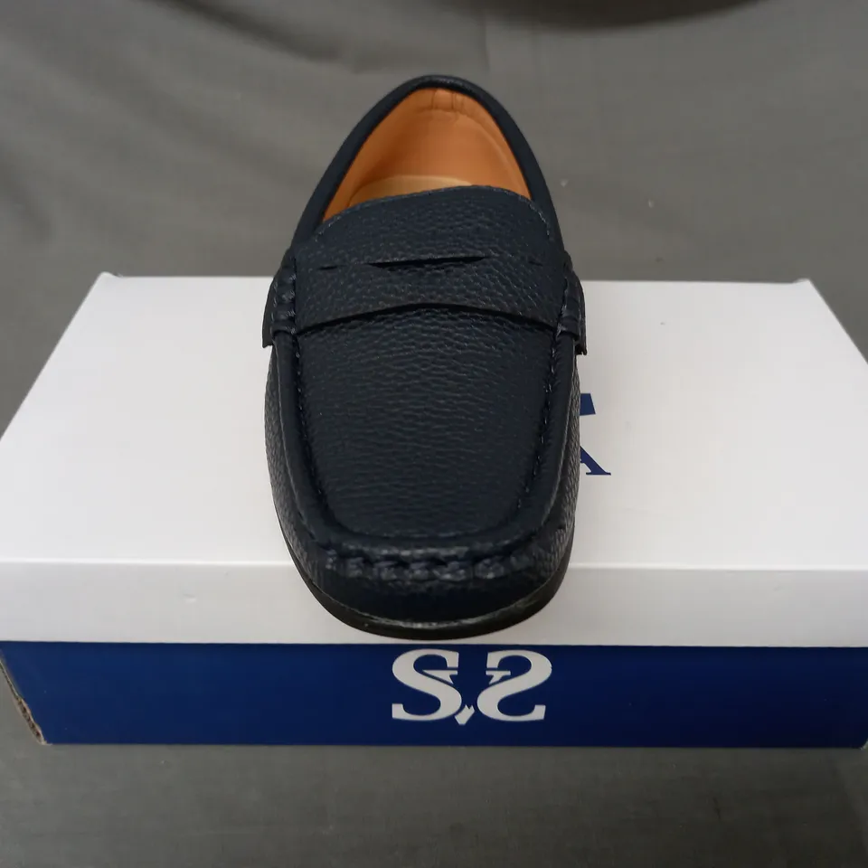 BOXED PAIR OF SEVVA LOAFERS IN NAVY UK SIZE 1