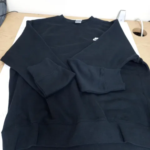 LARGE BLACK NIKE JUMPER 