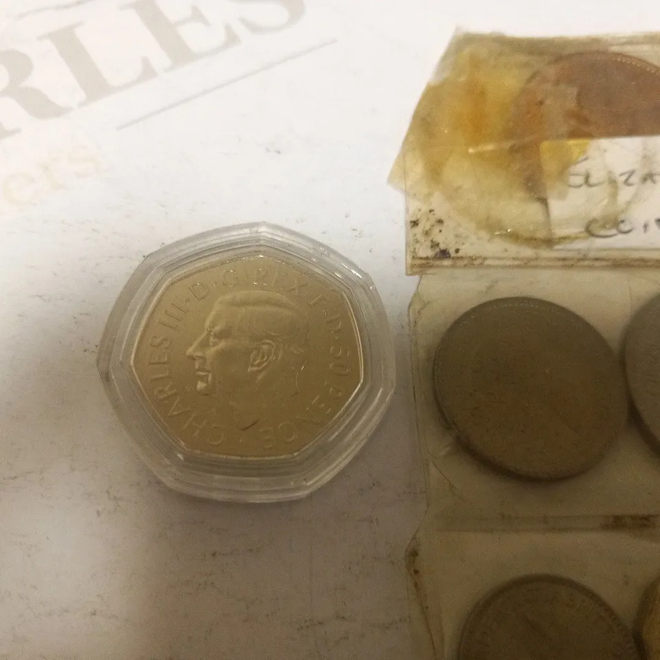 COLLECTION OF ELIZABETHAN COINS AND COMMEMORATIVE KING CHARLES 50 PENCE PIECE