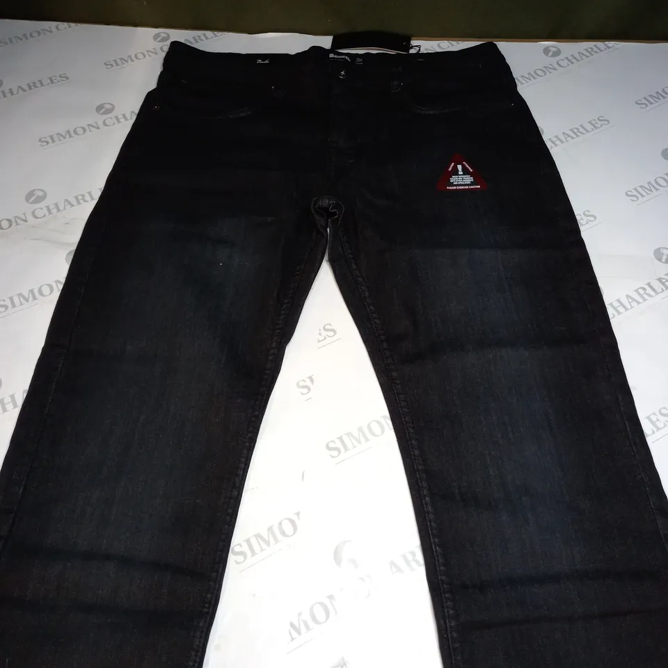 BENCH STUART STRAIGHT JEANS IN BLACK - 34R