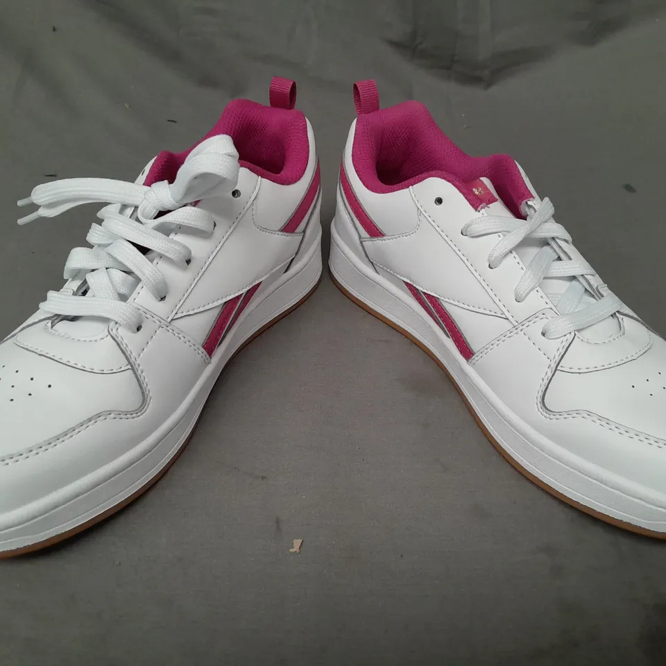 PAIR OF REEBOK TRAINERS IN WHITE/FUCHSIA UK SIZE 5.5