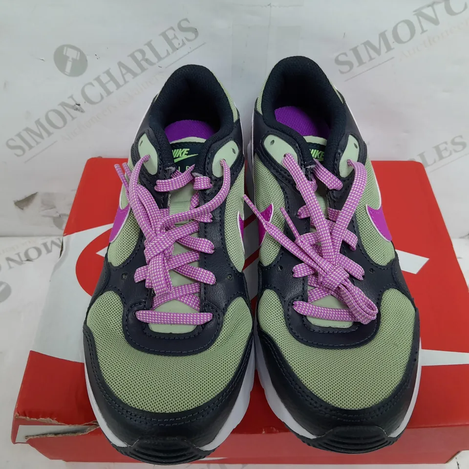 BOXED PAIR OF NIKE AIR MAX SC TRAINERS IN BLACK/PINK/GREEN - UK JUNIORS 4