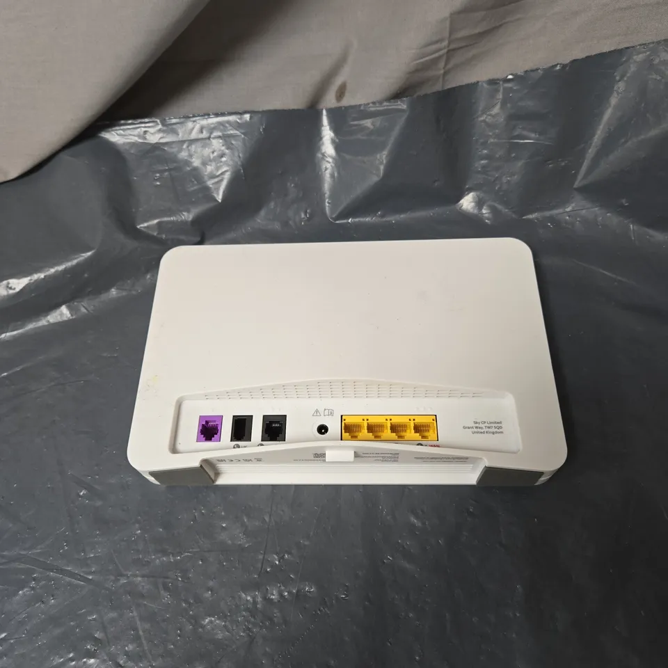 SKY WHITE HOME NETWORKING ROUTER/HUB WITH MULTIPLE ETHERNET PORTS