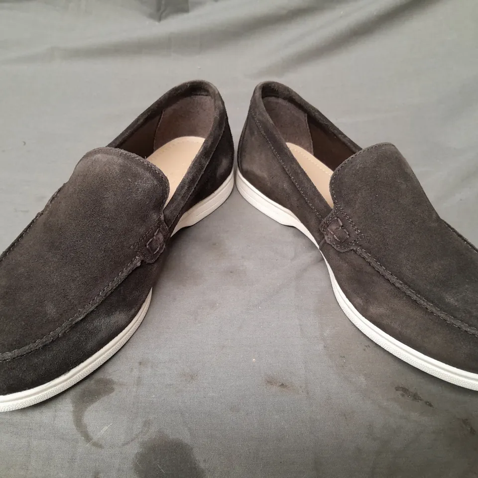 BOXED PAIR OF MOSS SUEDE LOAFERS IN BROWN UK SIZE 7