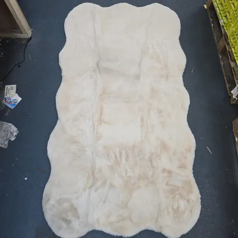 HUSH HAVEN SUPER SOFT FAUX FUR SHAGGY RUG IN IVORY