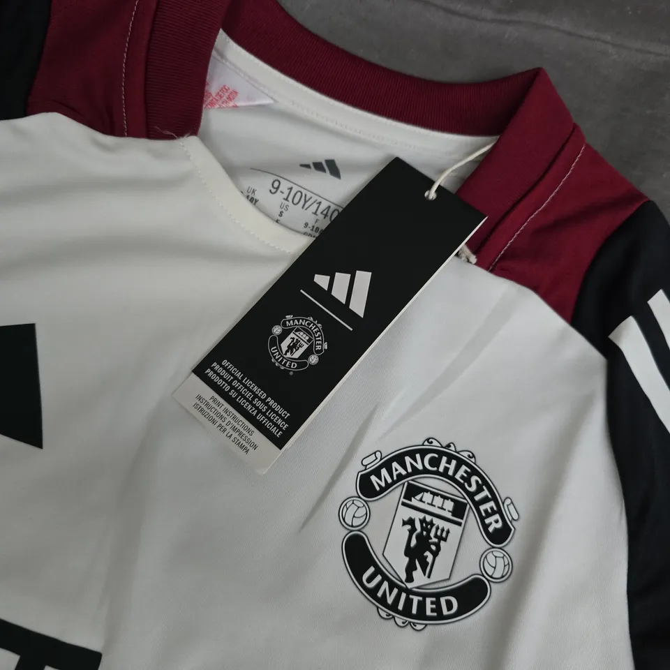 MANCHESTER UNITED YOUTH FOOTBALL SHIRT – ADIDAS – WHITE/MAROON (UK 9-10, 140CM)