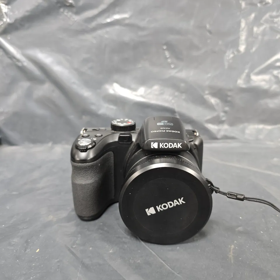 KODAK PIXPRO AZ425 ASTRO 20MP 42X ZOOM BRIDGE CAMERA - BLACK - CAMERA + 32GB SD CARD + CASE