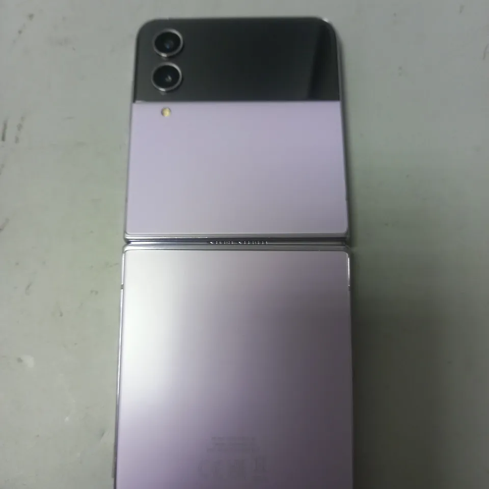 SAMSUNG FLIP MOBILE PHONE - PURPLE