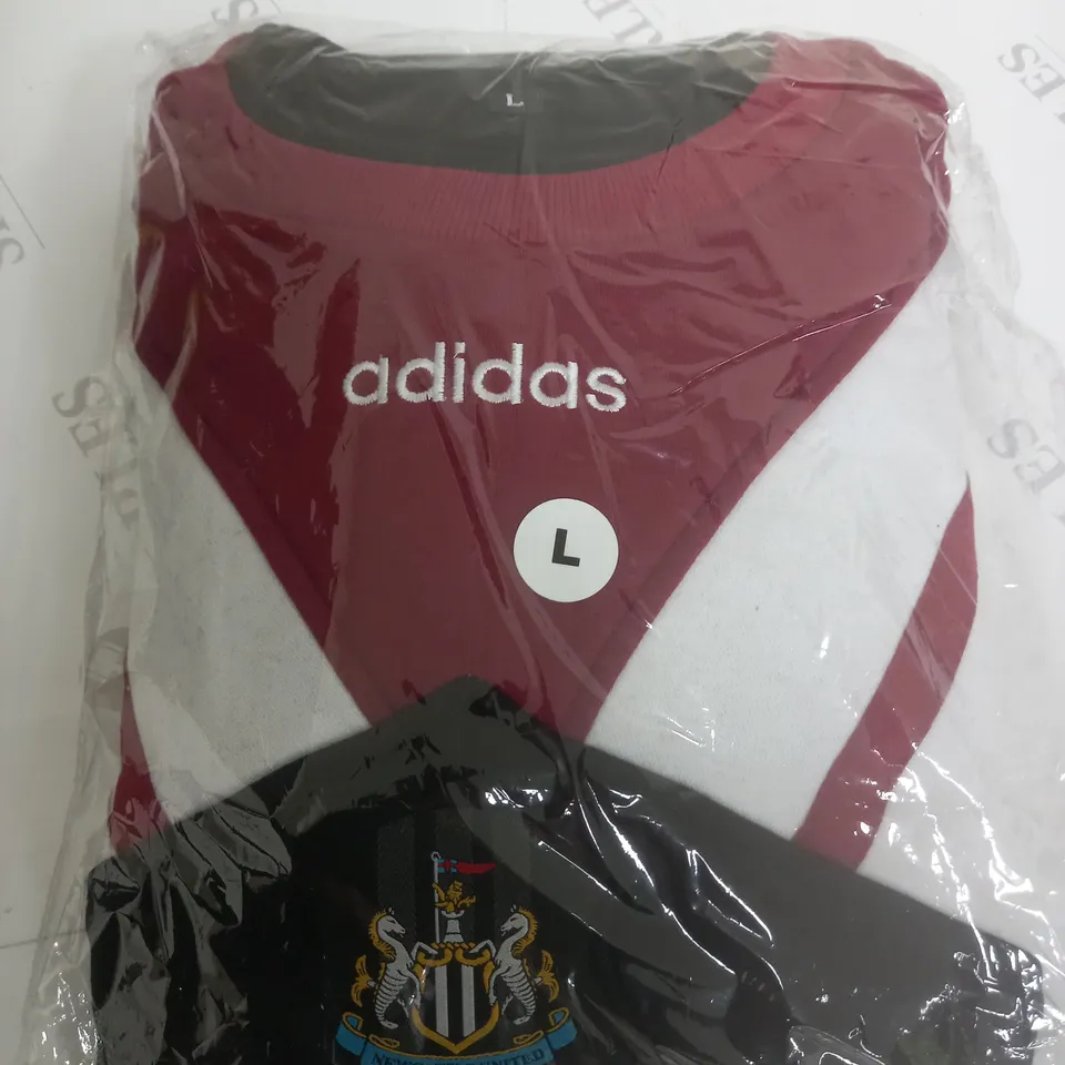 CLASSIC NEWCASTLE UNTIED JUMPER SIZE L 