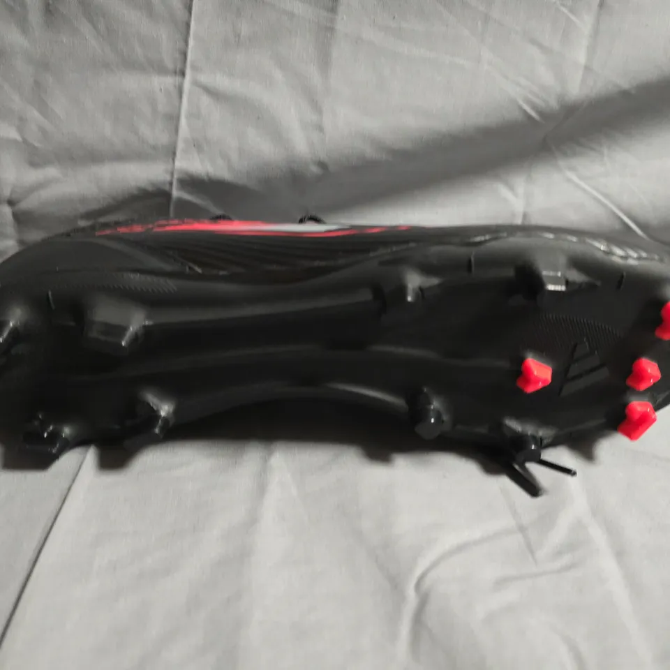 BOXED PAIR OF ADIDAS F50 LEAGUE FOOTBALL BOOTS - UK SIZE 9