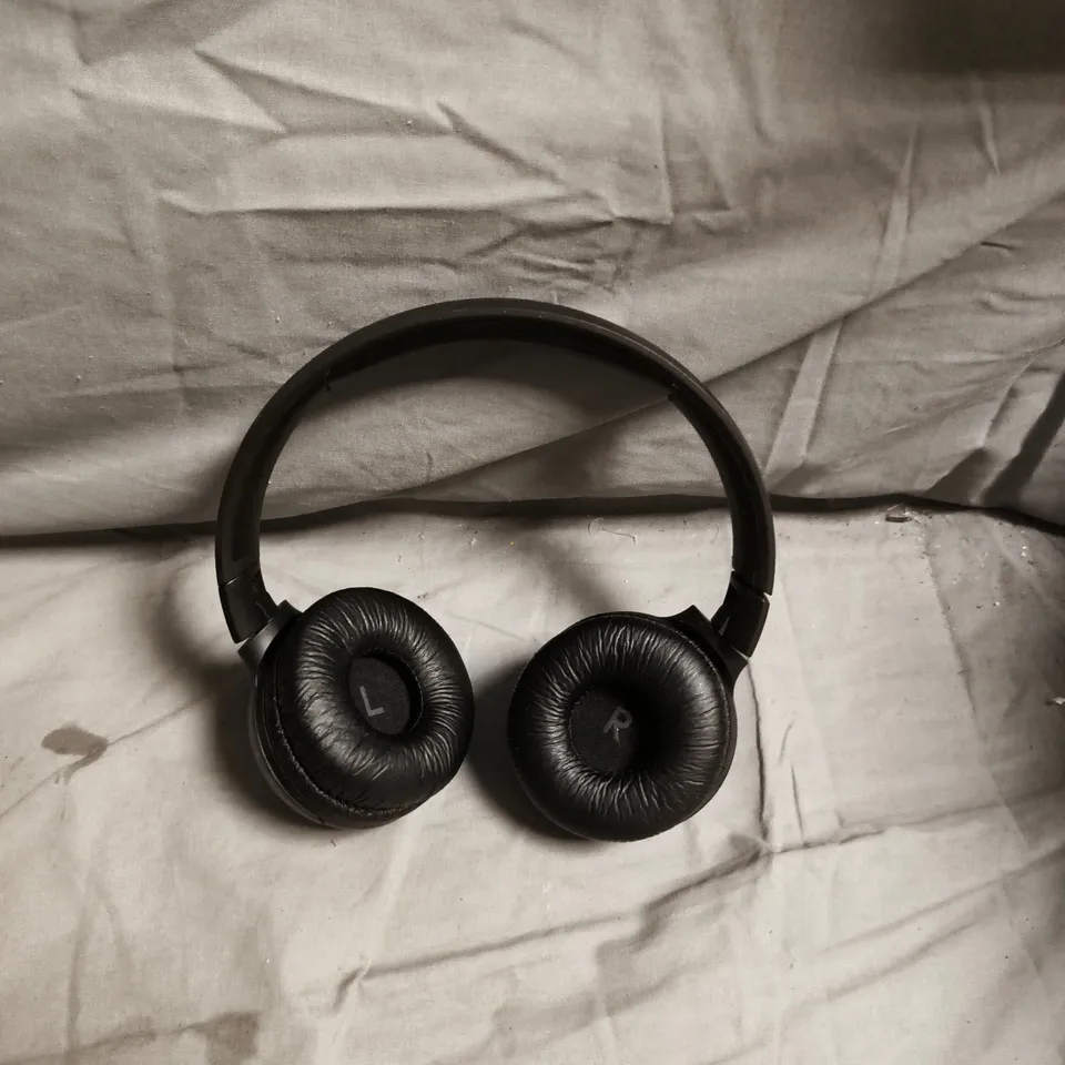 JBL OVER-EAR HEADPHONES – BLACK 