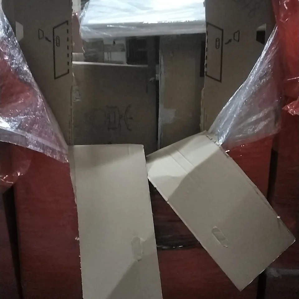 PALLET OF HOUSEHOLD ITEMS TO INCLUDE ERGONOMIC MESH CHAIR, ARTIFICIAL PLANT,SUITCASE AND OTHER ASSORTED ITEMS...