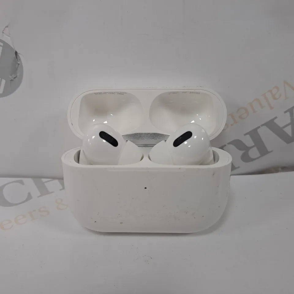 APPLE AIRPODS (2ND GENERATION) - CHARGING CASE 