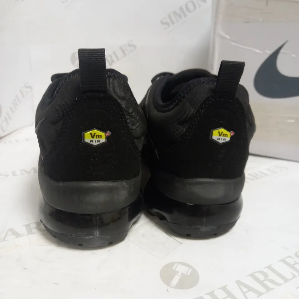 NIKE AIR VAPORMAX PLUS BLACK TRAINERS EU 41