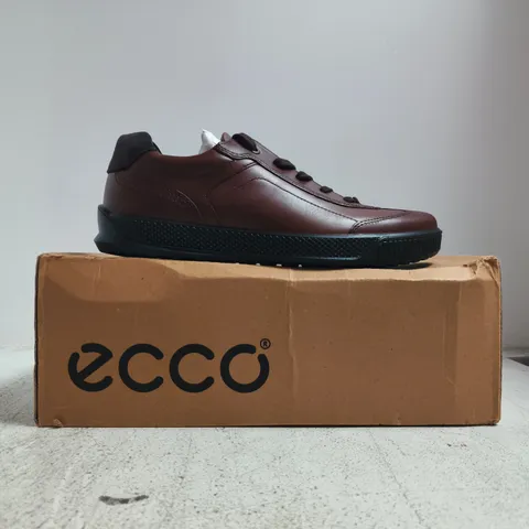 BOXED PAIR OF ECCO BYWAY LACE SHOES IN BROWN SIZE UK 8-8.5