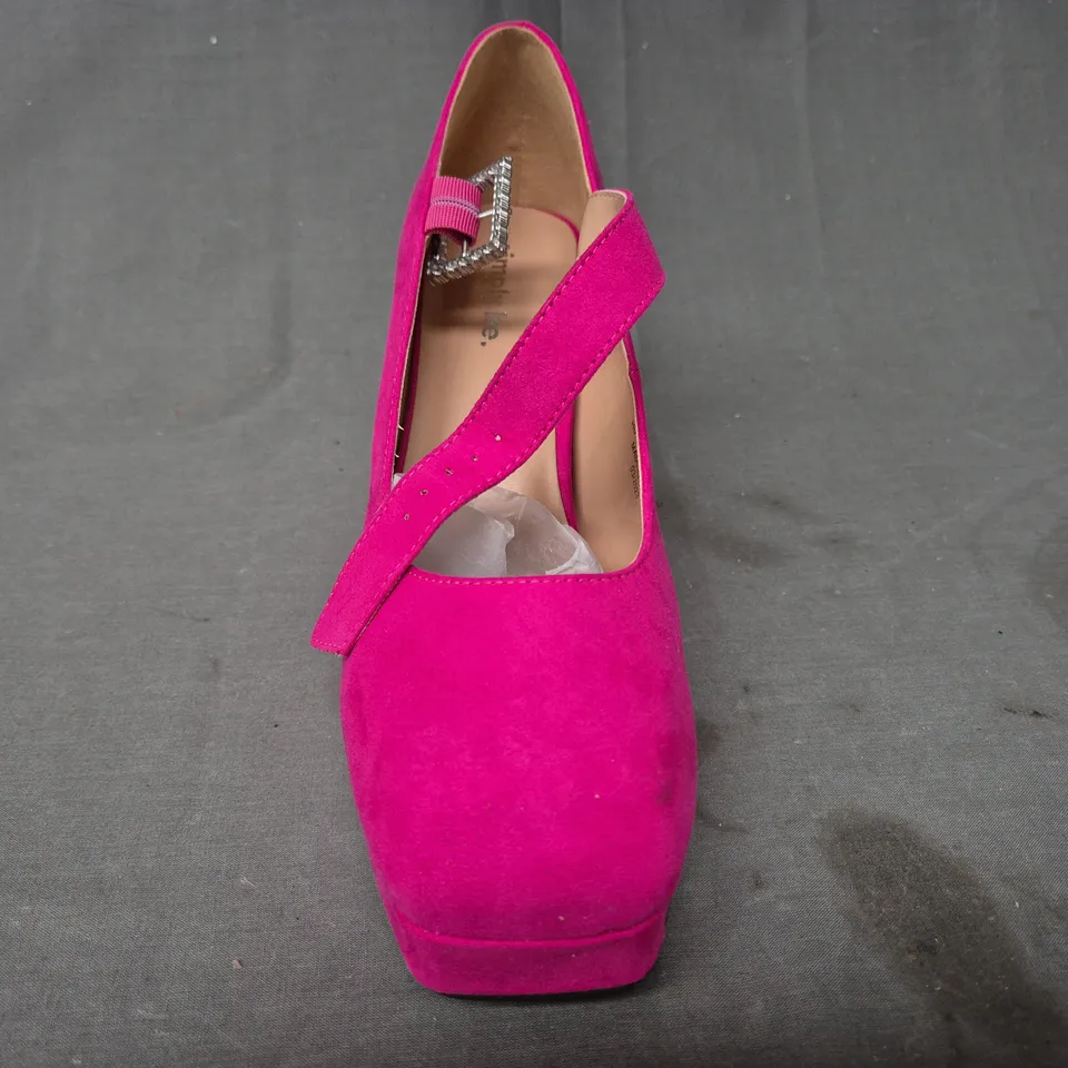 BOXED PAIR OF SIMPLY BE BLOCK HEEL SHOES IN PINK UK SIZE 7