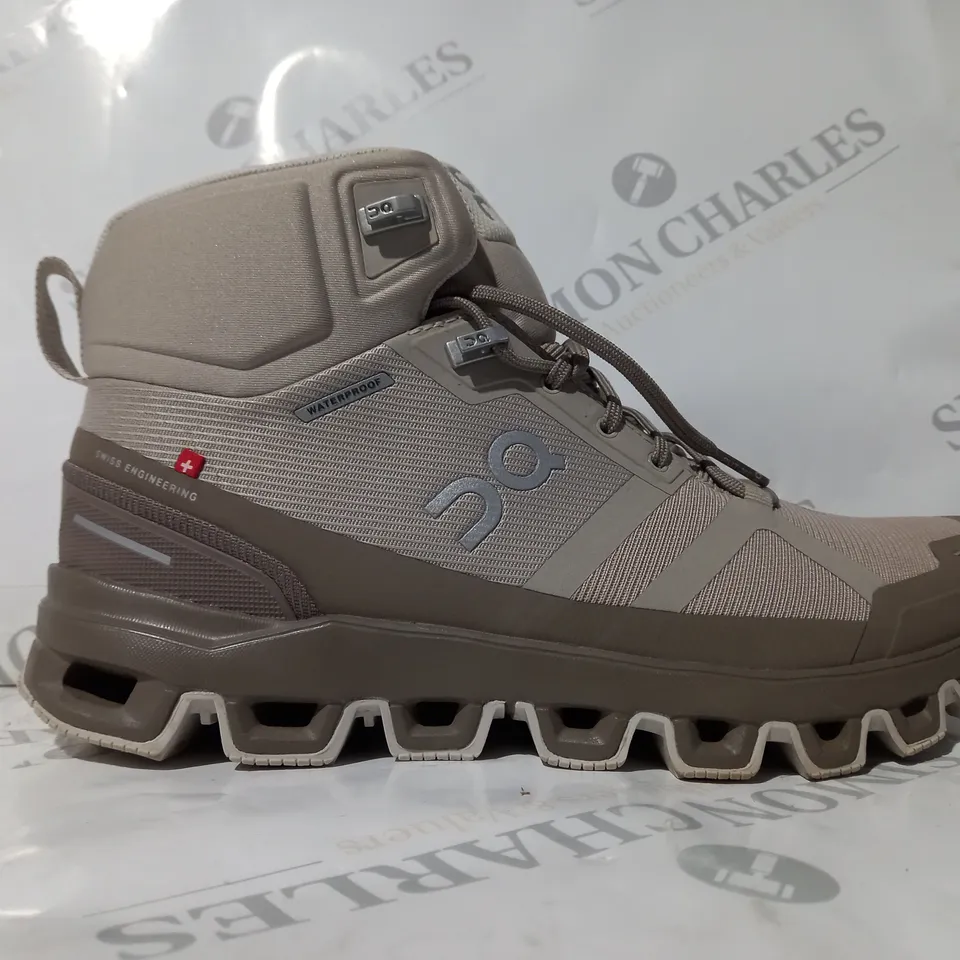 PAIR OF ON SHOES IN TAN UK SIZE 6