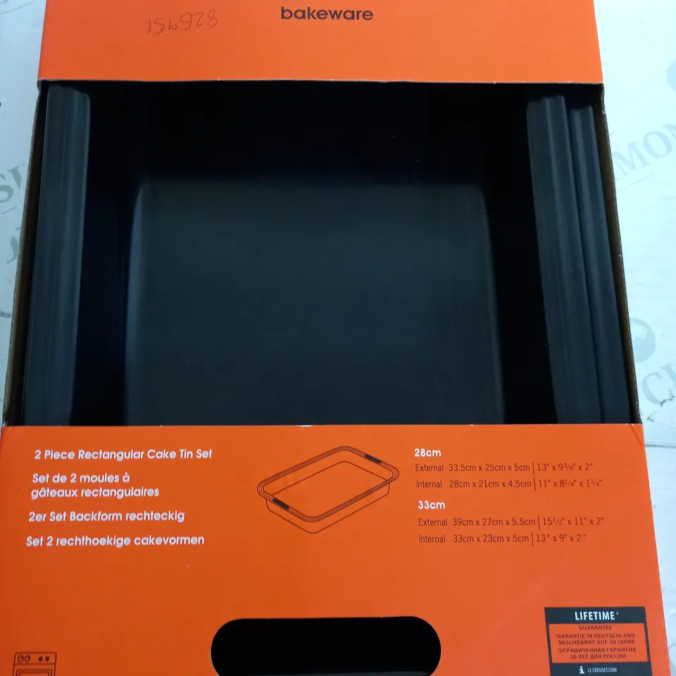 LE CREUSET BAKEWARE CAKE TINS 