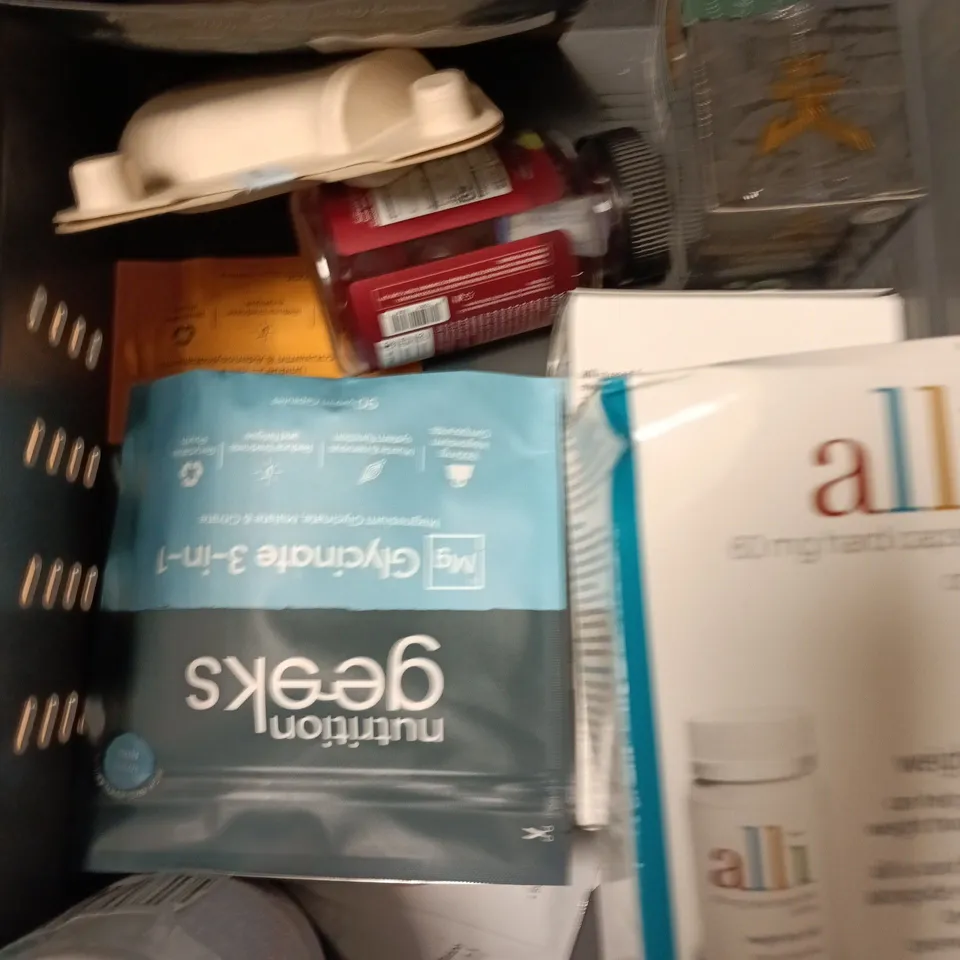 APPROXIMATELY 15 ASSORTED VITAMIN/HEALTH AID PRODUCTS TO INCLUDE NUTRITION GEEKS, BEETROOT GUMMIES, ALLI ETC