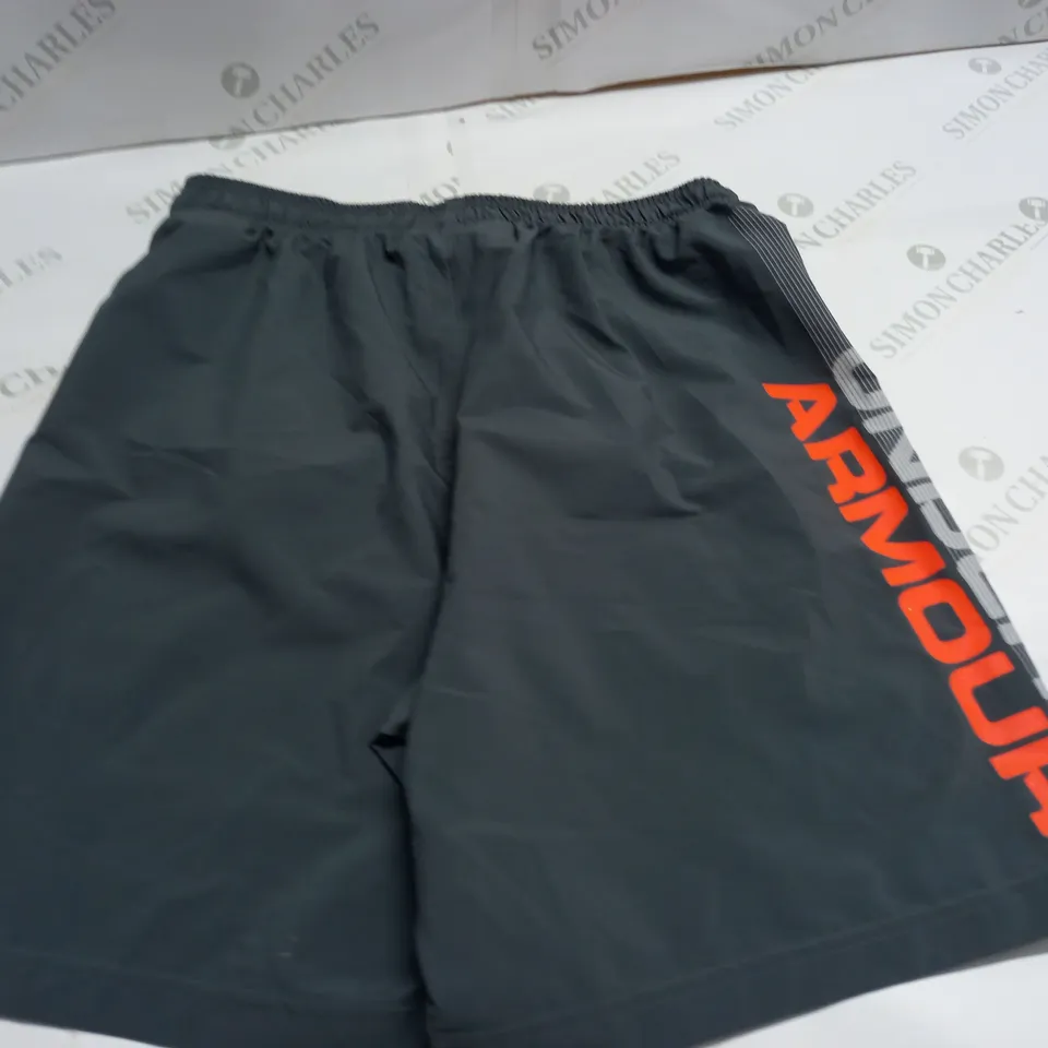 UNDER ARMOUR GREY SHORTS - MD