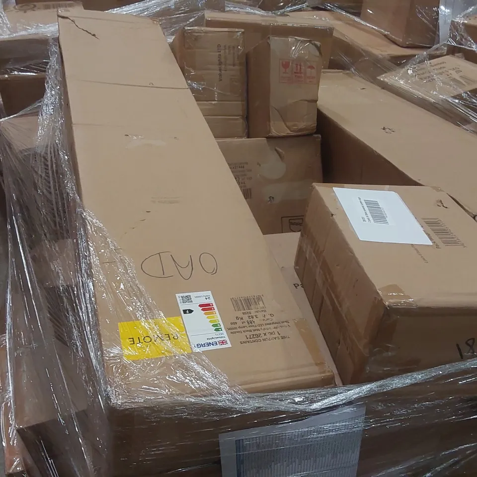PALLET CONTAINING A VERY LARGE QUANTITY OF HOME LIGHTING PRODUCTS