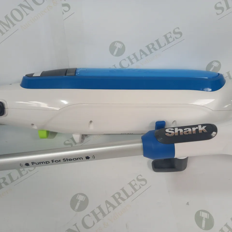 SHARK KLIK AND FLIP STEAM MOP